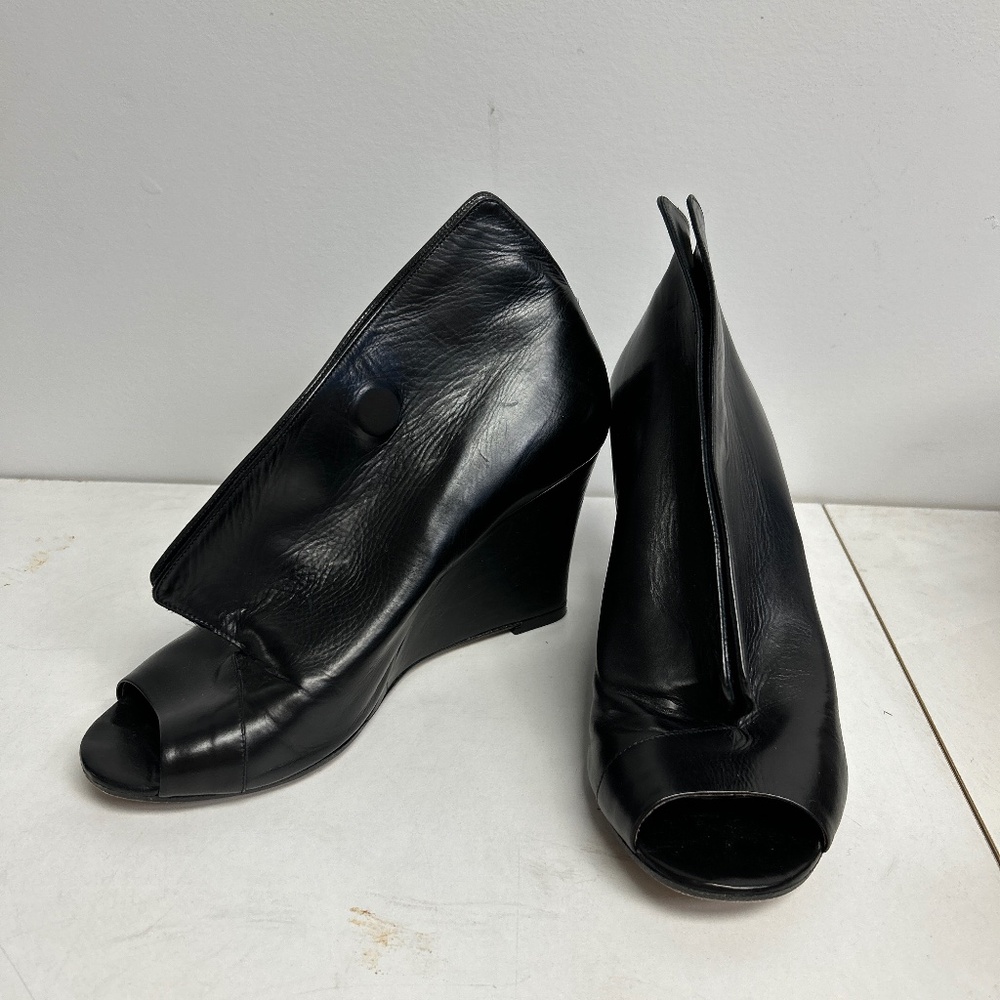 Margiella magnet wedges